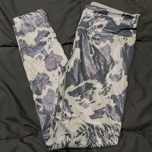 NWOT Noli Yoga Army Green Gloss Legging